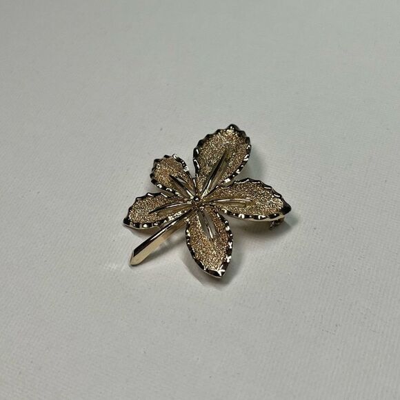 Sarah Coventry Jewelry - Vintage Sarah Coventry Signed Gold Tone Maple Leaf Brooch